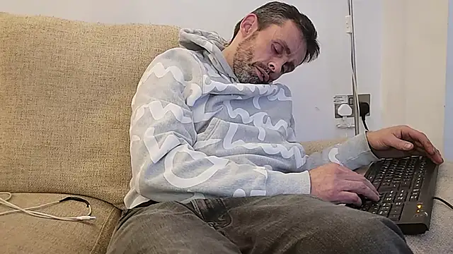 uk-bobbie-uk online show from November 2025 03:56:02 AM