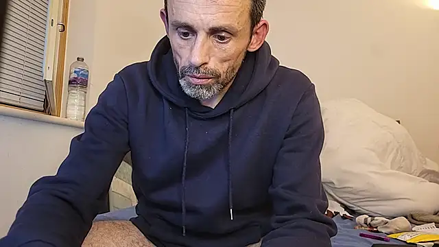 uk-bobbie-uk online show from November 2025 02:35:01 AM