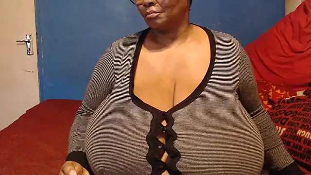 CUTEFIRMMELONSS online show from December 2025 02:22:01 PM