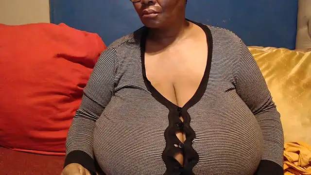 CUTEFIRMMELONSS online show from December 2025 02:28:02 AM