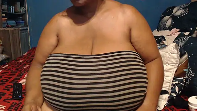 CUTEFIRMMELONSS online show from February 2026 07:37:02 PM