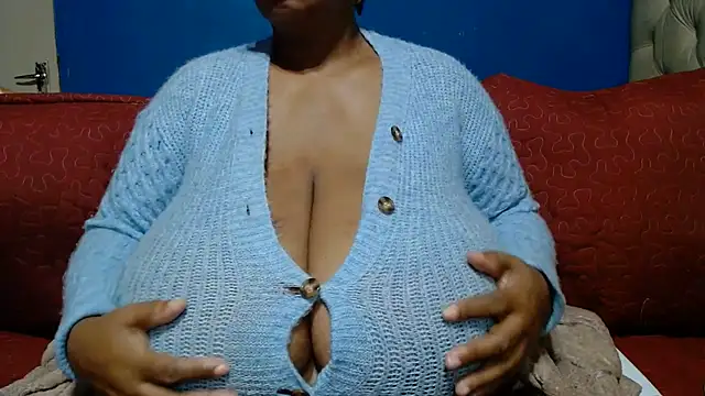 CUTEFIRMMELONSS online show from June 2026 03:53:01 AM