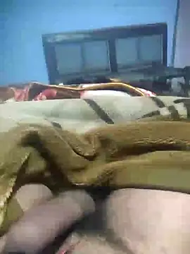 Snapshot of Deshilund9 chatting on December 2024 09:00:02 PM Deshilund9 online show from December 2024 09:00:02 PM