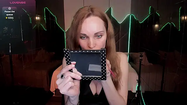 SaraSubtlety online show from April 2026 01:37:01 PM