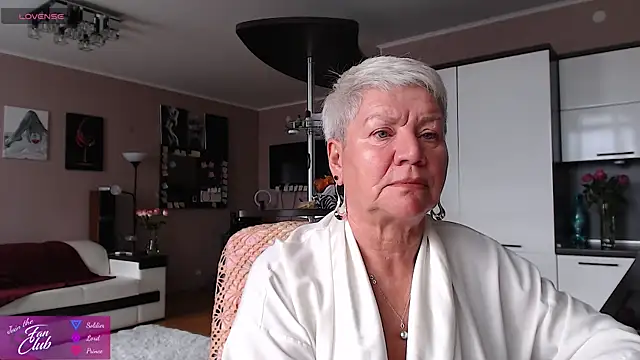 roxana brooks online show from August 2026 06:38:01 AM
