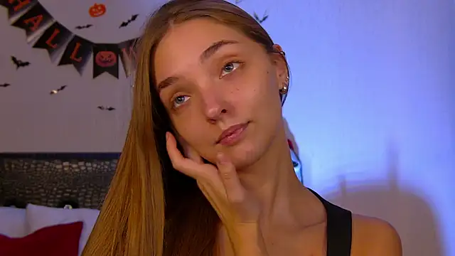 VirginieCruz online show from November 2025 07:27:02 PM