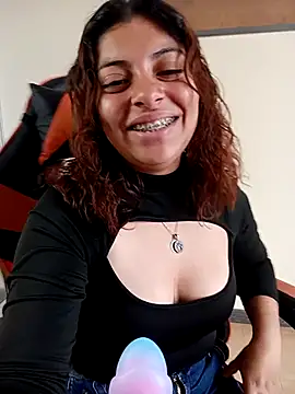Iam Issaa online show from May 2026 07:33:01 PM