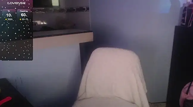 Snapshot of Sophi-tayson chatting on December 2024 02:21:02 AM Sophi-tayson online show from December 2024 02:21:02 AM