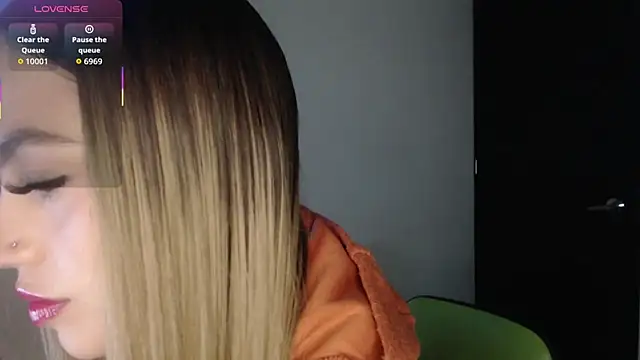 Snapshot of Sophi-tayson chatting on October 2025 12:41:02 AM Sophi-tayson online show from October 2025 12:41:02 AM