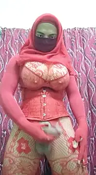 Snapshot of ElisyaHijabDoll chatting on October 2025 05:46:02 PM ElisyaHijabDoll online show from October 2025 05:46:02 PM