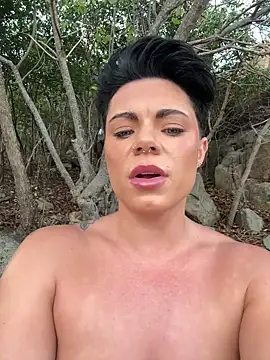 Snapshot of LukeLouHarvey chatting on January 2025 01:22:02 AM LukeLouHarvey online show from January 2025 01:22:02 AM