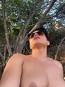 Snapshot of LukeLouHarvey chatting on February 2025 01:09:01 AM LukeLouHarvey online show from February 2025 01:09:01 AM