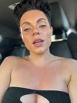 Snapshot of LukeLouHarvey chatting on December 2025 03:45:02 AM LukeLouHarvey online show from December 2025 03:45:02 AM