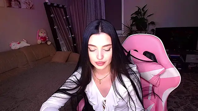   Malika   online show from November 2025 01:22:01 PM