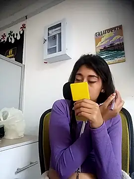 Snapshot of Scarlet_wd18 chatting on March 2025 08:37:01 PM Scarlet wd18 online show from March 2025 08:37:01 PM