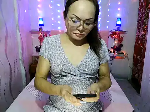 UrAsianPrincessDanie online show from December 2024 11:33:01 AM