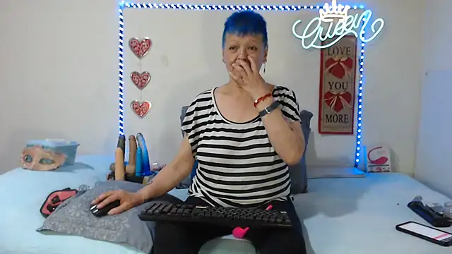 loquitaqueen011 online show from July 2026 06:10:02 PM