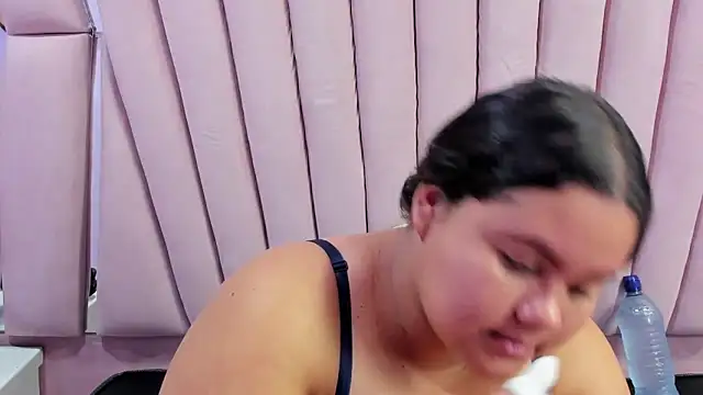 ValenTitis online show from January 2025 08:03:02 PM