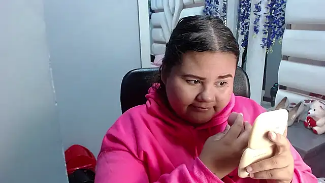 Snapshot of ValenTitis chatting on April 2026 08:09:02 PM ValenTitis online show from April 2026 08:09:02 PM