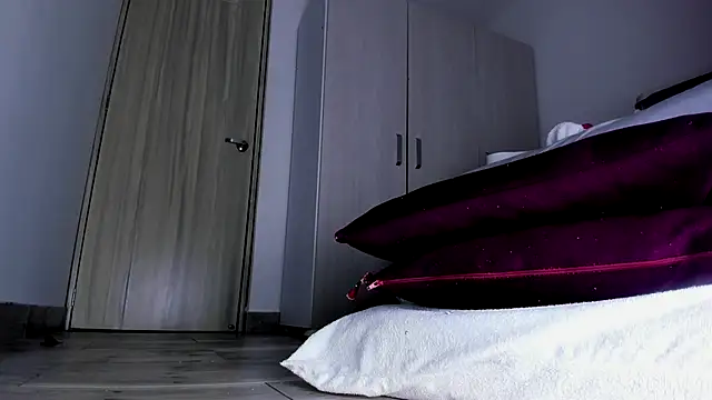 Skarleth69 online show from October 2025 03:45:02 AM