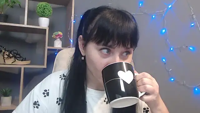 NinaFlawlees online show from November 2025 12:59:03 PM