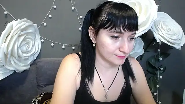 NinaFlawlees online show from November 2025 01:00:01 PM