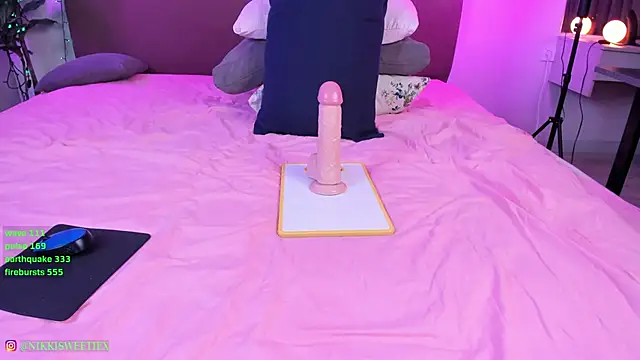 Snapshot of nikkisweetie chatting on December 2024 12:16:02 PM nikkisweetie online show from December 2024 12:16:02 PM