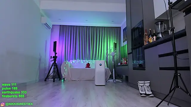 Snapshot of nikkisweetie chatting on January 2025 10:11:01 AM nikkisweetie online show from January 2025 10:11:01 AM