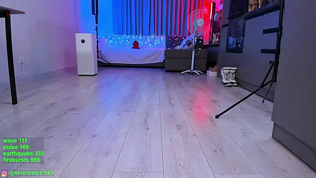 Snapshot of nikkisweetie chatting on February 2025 05:29:02 AM nikkisweetie online show from February 2025 05:29:02 AM