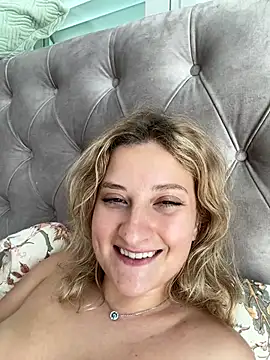 Snapshot of MileySummer chatting on March 2025 07:48:01 AM MileySummer online show from March 2025 07:48:01 AM