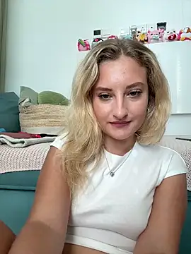 Snapshot of MileySummer chatting on October 2025 11:33:01 AM MileySummer online show from October 2025 11:33:01 AM