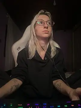 bunnydark00 online show from September 2025 12:05:01 AM