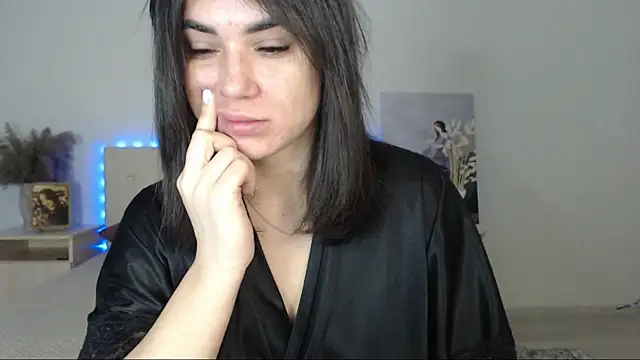 Snapshot of RoxannePure chatting on February 2025 02:06:01 AM RoxannePure online show from February 2025 02:06:01 AM