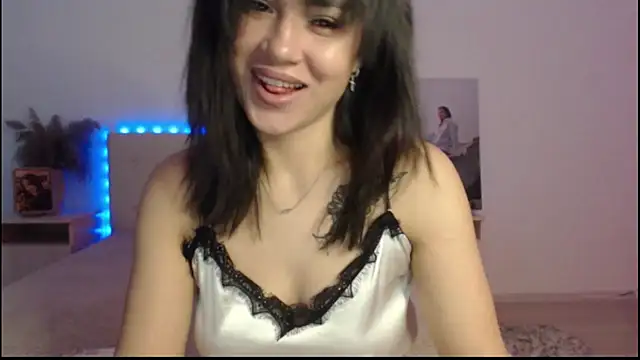 Snapshot of RoxannePure chatting on October 2025 03:29:01 AM RoxannePure online show from October 2025 03:29:01 AM