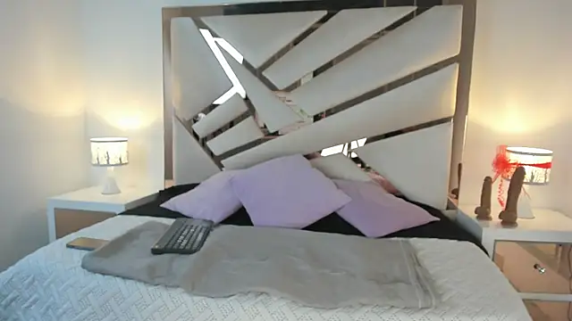 Snapshot of Naughty__Mom chatting on December 2024 07:06:02 AM Naughty Mom online show from December 2024 07:06:02 AM