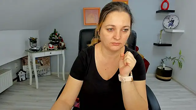 LollaGirl online show from January 2025 04:26:01 AM