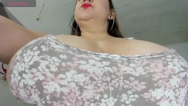 Snapshot of susy_bigboobs chatting on April 2026 08:48:01 AM susy bigboobs online show from April 2026 08:48:01 AM