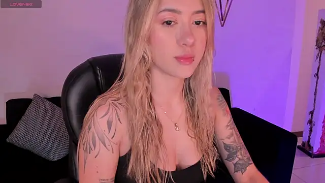 EveBensonX online show from November 2025 12:20:01 PM