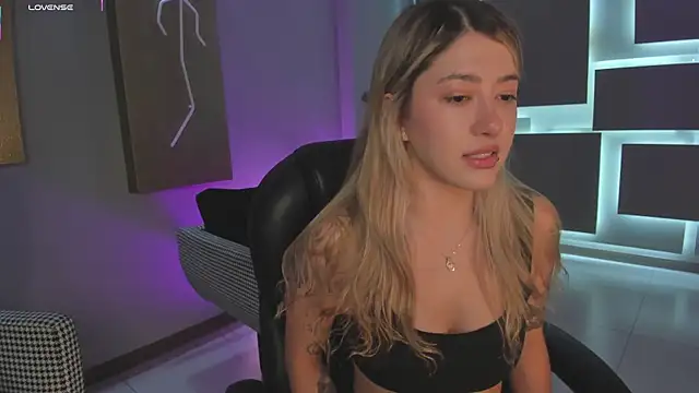 EveBensonX online show from December 2025 12:42:02 PM