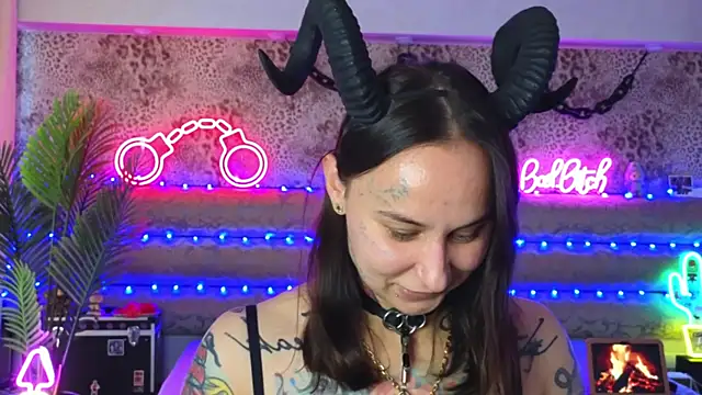 Cool Freak  online show from May 2026 10:09:02 AM