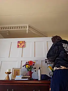 mossy kiss online show from December 2024 05:00:01 PM