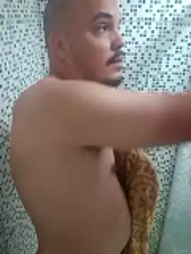 Snapshot of RobertoBuzios22 chatting on January 2025 10:34:02 PM RobertoBuzios22 online show from January 2025 10:34:02 PM