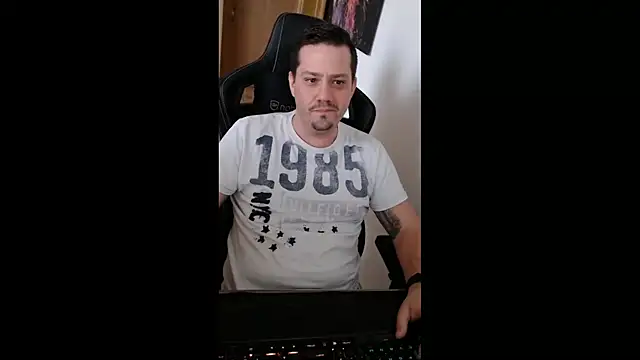 Snapshot of skrottum chatting on February 2025 11:06:02 AM skrottum online show from February 2025 11:06:02 AM