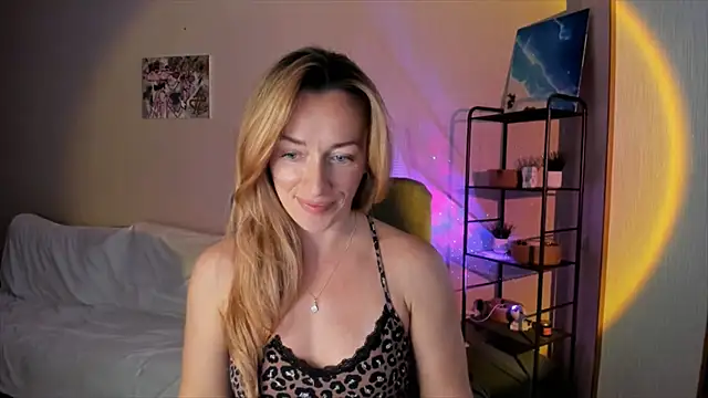 RebeccaMartinez online show from October 2025 10:47:01 AM