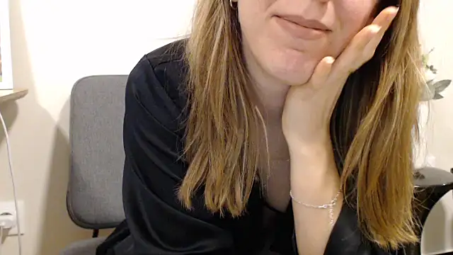 Snapshot of ninfa2000 chatting on February 2026 09:05:02 PM ninfa2000 online show from February 2026 09:05:02 PM