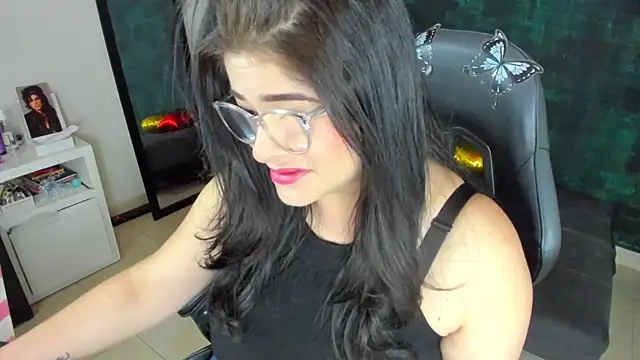 Snapshot of BellaFlaming chatting on December 2024 11:04:01 AM BellaFlaming online show from December 2024 11:04:01 AM