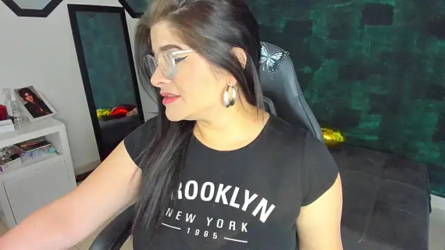 Snapshot of BellaFlaming chatting on January 2025 11:19:02 AM BellaFlaming online show from January 2025 11:19:02 AM