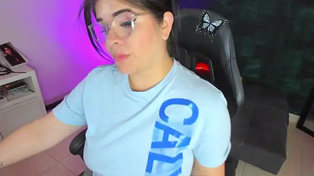 Snapshot of BellaFlaming chatting on January 2025 04:39:01 PM BellaFlaming online show from January 2025 04:39:01 PM