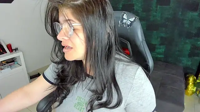 Snapshot of BellaFlaming chatting on January 2025 11:32:02 AM BellaFlaming online show from January 2025 11:32:02 AM