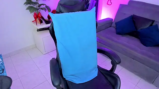 Snapshot of BellaFlaming chatting on March 2025 01:45:01 PM BellaFlaming online show from March 2025 01:45:01 PM